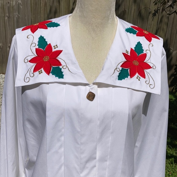 Vintage Christmas Blouse - Picture 2 of 12